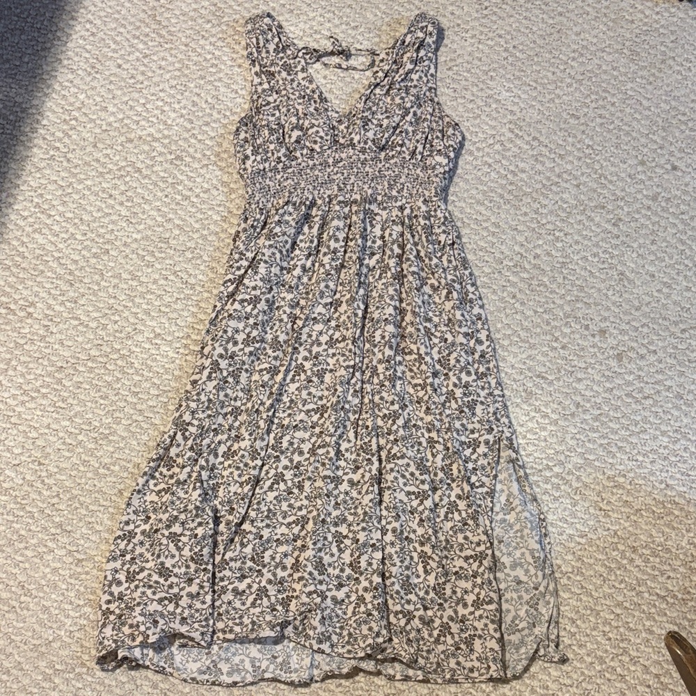 Floral V-Neck Sleeveless Summer Dress in Beige and Gray